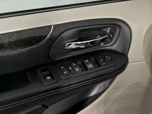 Chrysler Voyager V Рестайлинг с пробегом 2014 года, цена 1 500 000 рублей, 234066 км, минивэн, Автокод Объявления