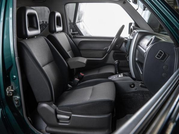 Suzuki Jimny III Рестайлинг 1 с пробегом 2007 года, цена 1 530 000 рублей, 67268 км, внедорожник открытый, Автокод Объявления