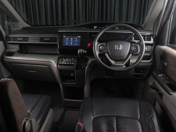 Honda Stepwgn V с пробегом 2015 года, цена 1 849 000 рублей, 151719 км, минивэн, Автокод Объявления