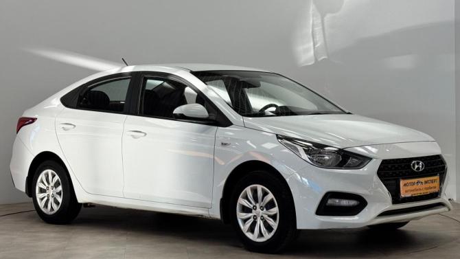 Hyundai Solaris II с пробегом 2017 года, цена 930 000 рублей, 121458 км, седан, Автокод Объявления