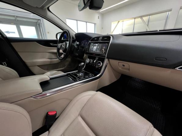 Jaguar XE I Рестайлинг с пробегом 2019 года, цена 2 499 000 рублей, 130000 км, седан, Автокод Объявления