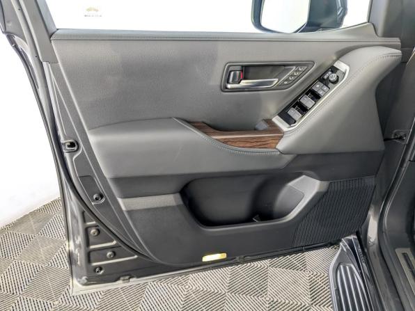 Toyota Land Cruiser 300 Series с пробегом 2022 года, цена 10 600 000 рублей, 38237 км, внедорожник, Автокод Объявления