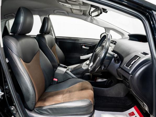 Toyota Prius III Рестайлинг (XW30) с пробегом 2012 года, цена 1 130 000 рублей, 258056 км, лифтбек, Автокод Объявления