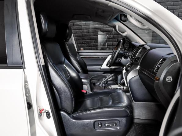 Toyota Land Cruiser 200 Series Рестайлинг 1 с пробегом 2013 года, цена 4 400 000 рублей, 191721 км, внедорожник, Автокод Объявления