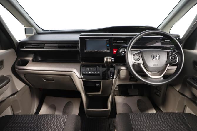 Honda Stepwgn V с пробегом 2016 года, цена 1 699 000 рублей, 115000 км, минивэн, Автокод Объявления