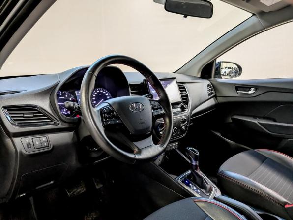Hyundai Solaris II Рестайлинг с пробегом 2022 года, цена 1 699 000 рублей, 61441 км, седан, Автокод Объявления