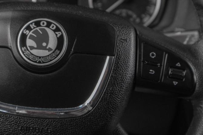 Skoda Octavia II (A5) Рестайлинг с пробегом 2012 года, цена 879 000 рублей, 172000 км, лифтбек, Автокод Объявления