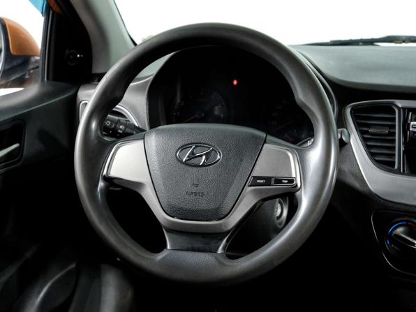 Hyundai Solaris II с пробегом 2017 года, цена 798 000 рублей, 153274 км, седан, Автокод Объявления