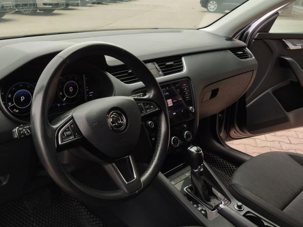 Skoda Octavia III (A7) Рестайлинг с пробегом 2019 года, цена 2 024 000 рублей, 135000 км, лифтбек, Автокод Объявления