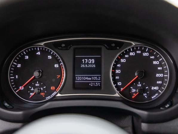 Audi A1 I (8X) с пробегом 2011 года, цена 998 000 рублей, 120104 км, хэтчбек, Автокод Объявления