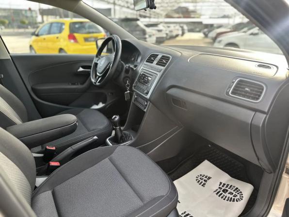 Volkswagen Polo V Рестайлинг с пробегом 2016 года, цена 1 096 500 рублей, 61621 км, седан, Автокод Объявления