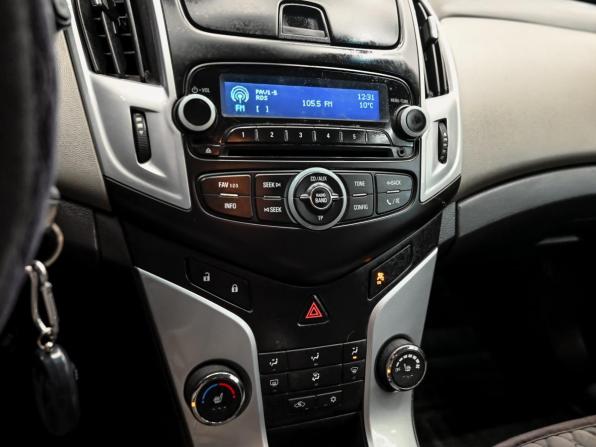 Chevrolet Cruze I Рестайлинг с пробегом 2013 года, цена 690 000 рублей, 175165 км, хэтчбек, Автокод Объявления