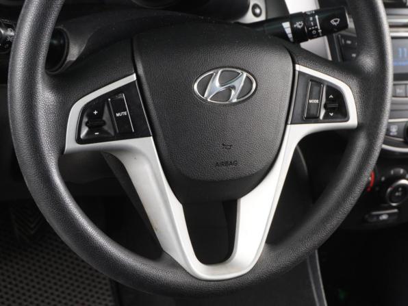 Hyundai Solaris I Рестайлинг с пробегом 2016 года, цена 1 045 000 рублей, 132117 км, седан, Автокод Объявления