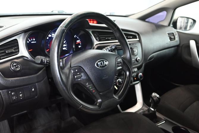 Kia Ceed II Рестайлинг с пробегом 2015 года, цена 900 000 рублей, 137727 км, хэтчбек, Автокод Объявления