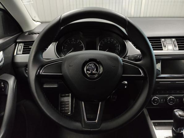 Skoda Octavia III (A7) с пробегом 2015 года, цена 945 000 рублей, 236980 км, лифтбек, Автокод Объявления