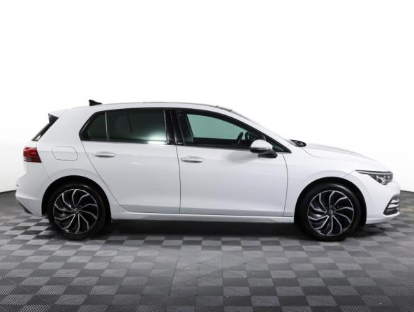 Volkswagen Golf VIII с пробегом 2021 года, цена 2 590 000 рублей, 57258 км, хэтчбек, Автокод Объявления