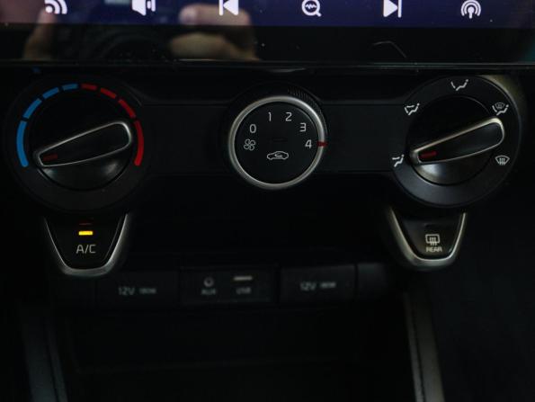 Kia Rio IV с пробегом 2018 года, цена 1 327 000 рублей, 106240 км, седан, Автокод Объявления