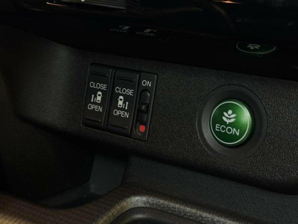 Honda Stepwgn V с пробегом 2017 года, цена 1 797 000 рублей, 74300 км, минивэн, Автокод Объявления