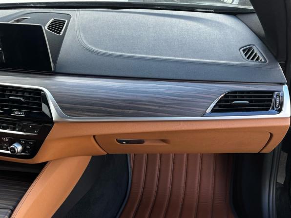 BMW 5 серии VII (G30/G31/G38) с пробегом 2017 года, цена 2 340 000 рублей, 260000 км, седан, Автокод Объявления