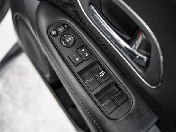 Honda Vezel I с пробегом 2014 года, цена 1 350 000 рублей, 132683 км, внедорожник, Автокод Объявления