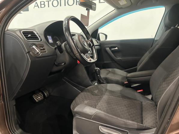 Volkswagen Polo V Рестайлинг с пробегом 2018 года, цена 949 000 рублей, 176659 км, седан, Автокод Объявления