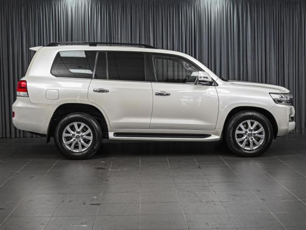 Toyota Land Cruiser 200 Series Рестайлинг 2 с пробегом 2016 года, цена 5 542 111 рублей, 221874 км, внедорожник, Автокод Объявления