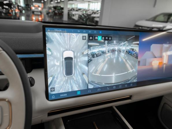 Lynk &amp; Co 900 с пробегом 2026 года, цена 7 250 000 рублей, 50 км, внедорожник, Автокод Объявления