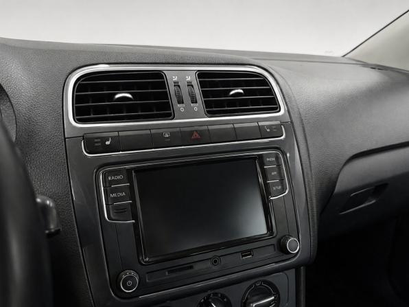 Volkswagen Polo V Рестайлинг с пробегом 2018 года, цена 1 329 000 рублей, 112000 км, седан, Автокод Объявления