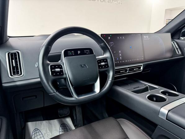 Li Auto (Lixiang) L9 I Рестайлинг с пробегом 2024 года, цена 7 700 000 рублей, 17916 км, внедорожник, Автокод Объявления