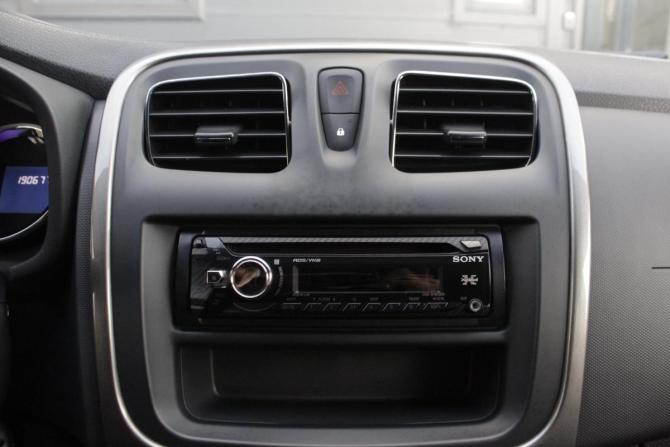 Renault Logan II с пробегом 2015 года, цена 745 000 рублей, 190657 км, седан, Автокод Объявления
