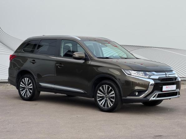 Mitsubishi Outlander III Рестайлинг 3 с пробегом 2019 года, цена 2 100 000 рублей, 91309 км, внедорожник, Автокод Объявления