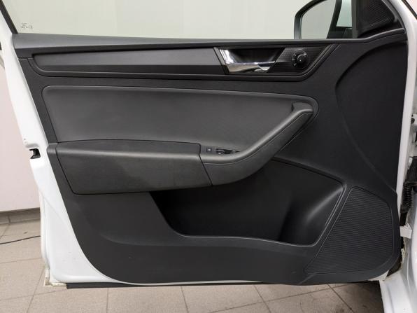 Skoda Rapid II с пробегом 2021 года, цена 1 715 000 рублей, 69993 км, лифтбек, Автокод Объявления