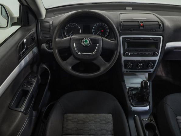 Skoda Octavia II (A5) Рестайлинг с пробегом 2011 года, цена 630 000 рублей, 322357 км, лифтбек, Автокод Объявления