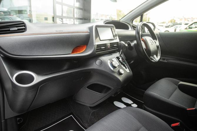 Toyota Sienta II с пробегом 2016 года, цена 1 198 000 рублей, 153500 км, компактвэн, Автокод Объявления