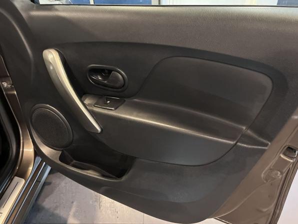 Renault Sandero II Рестайлинг с пробегом 2019 года, цена 1 280 000 рублей, 88425 км, хэтчбек, Автокод Объявления