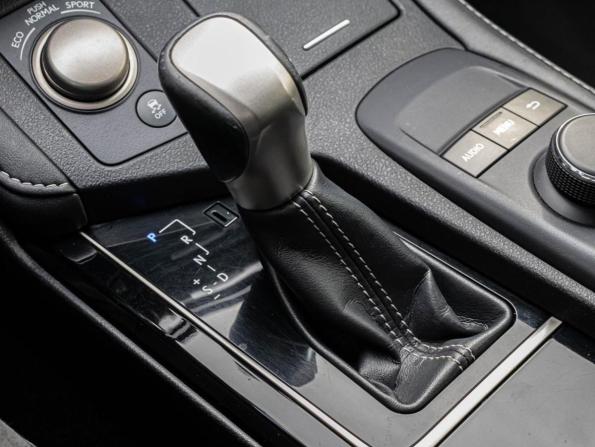 Lexus ES VI Рестайлинг с пробегом 2016 года, цена 3 290 000 рублей, 95735 км, седан, Автокод Объявления