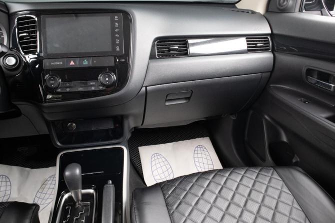 Mitsubishi Outlander III Рестайлинг 3 с пробегом 2022 года, цена 2 799 000 рублей, 32723 км, внедорожник, Автокод Объявления