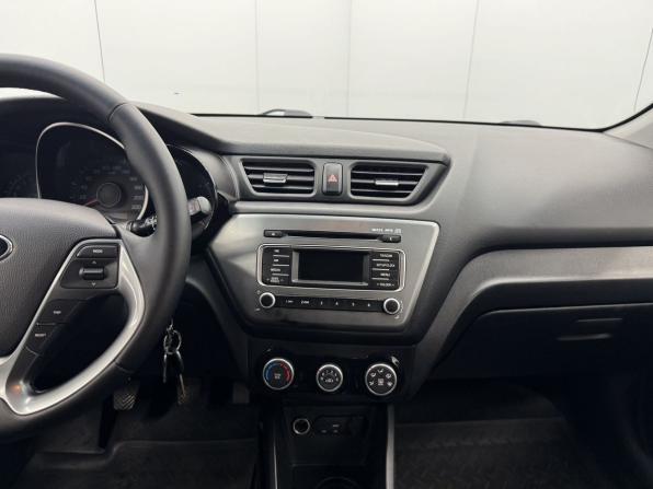 Kia Rio III Рестайлинг с пробегом 2016 года, цена 797 500 рублей, 165553 км, хэтчбек, Автокод Объявления