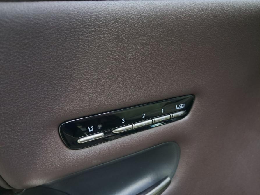 Lexus LS V Набережные Челны  - изображение 24