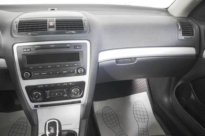 Skoda Octavia II (A5) Рестайлинг с пробегом 2011 года, цена 649 000 рублей, 301400 км, лифтбек, Автокод Объявления