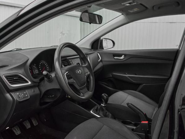 Hyundai Solaris II с пробегом 2017 года, цена 1 035 000 рублей, 134679 км, седан, Автокод Объявления