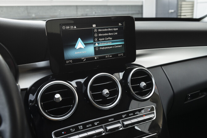 Mercedes-Benz C-Класс IV (W205) Рестайлинг с пробегом 2019 года, цена 3 599 000 рублей, 23781 км, седан, Автокод Объявления