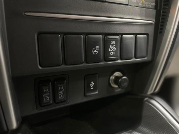Mitsubishi L200 V Рестайлинг с пробегом 2019 года, цена 2 930 000 рублей, 182000 км, пикап, Автокод Объявления