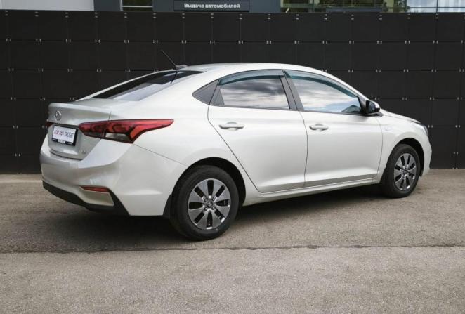 Hyundai Solaris II с пробегом 2018 года, цена 1 229 000 рублей, 118891 км, седан, Автокод Объявления
