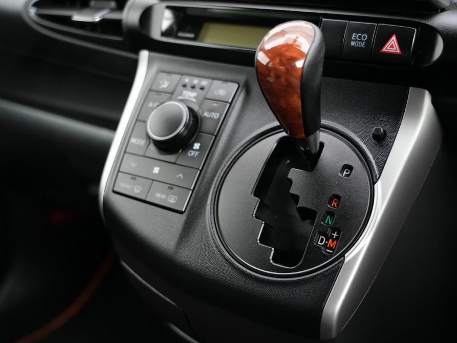 Toyota Wish II Рестайлинг Новосибирск  - изображение 13