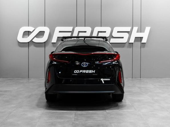 Toyota Prius IV (XW50) с пробегом 2017 года, цена 1 849 000 рублей, 311272 км, лифтбек, Автокод Объявления