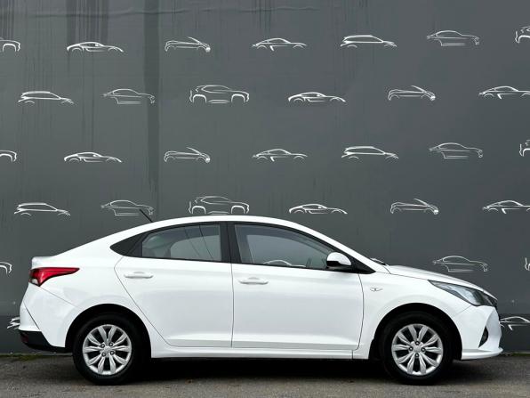 Hyundai Solaris II Рестайлинг с пробегом 2021 года, цена 1 681 400 рублей, 42294 км, седан, Автокод Объявления