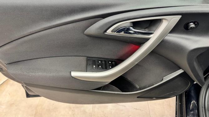 Opel Astra J с пробегом 2011 года, цена 450 000 рублей, 298765 км, хэтчбек, Автокод Объявления