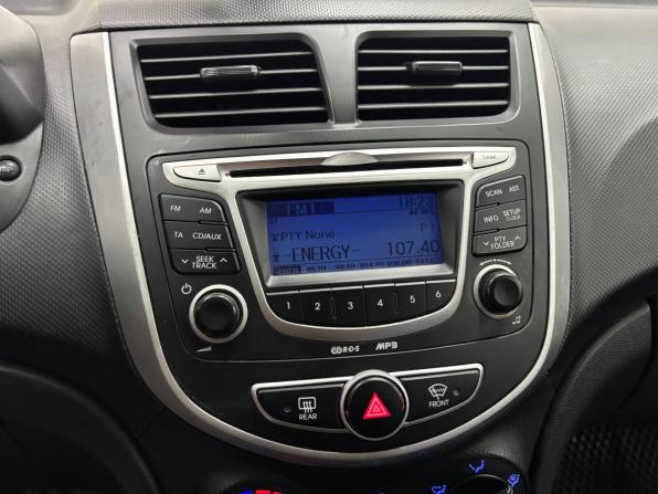 Hyundai Solaris I с пробегом 2013 года, цена 600 000 рублей, 176745 км, хэтчбек, Автокод Объявления