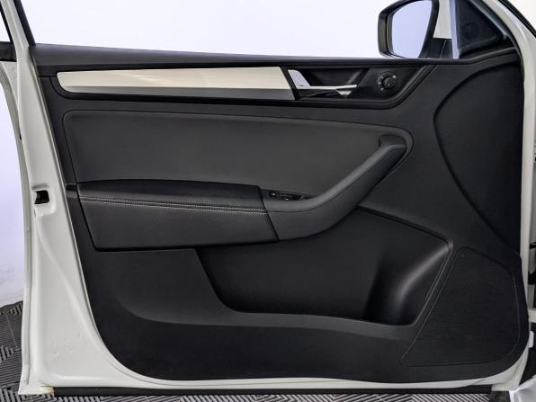 Skoda Rapid I Рестайлинг с пробегом 2019 года, цена 1 349 000 рублей, 77246 км, лифтбек, Автокод Объявления